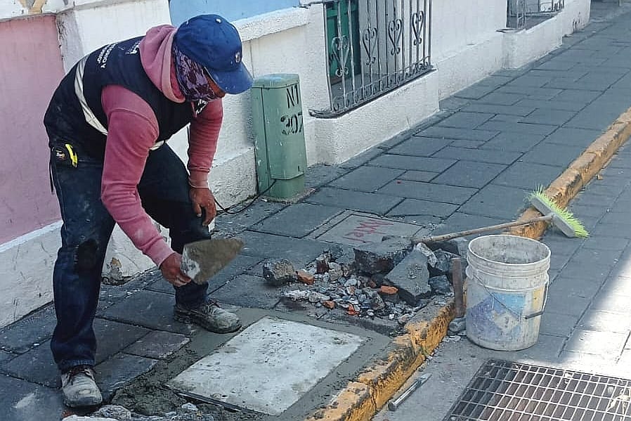 Ayuntamiento de Tlaxcala realiza trabajo integral de renivelación de adoquines en Ocotlán